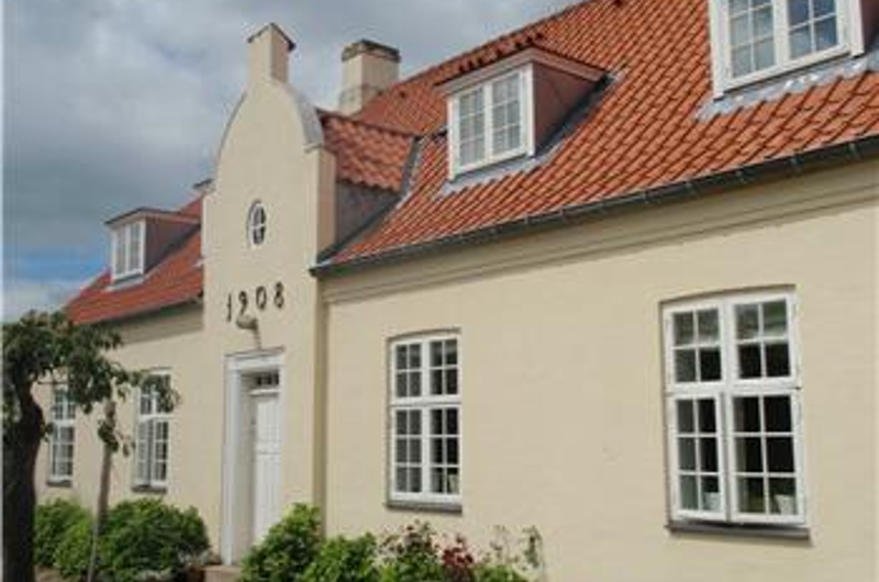 Det gamle administrationsbygning binder Åkanden og Dunhammeren sammen til ét stort Damhus