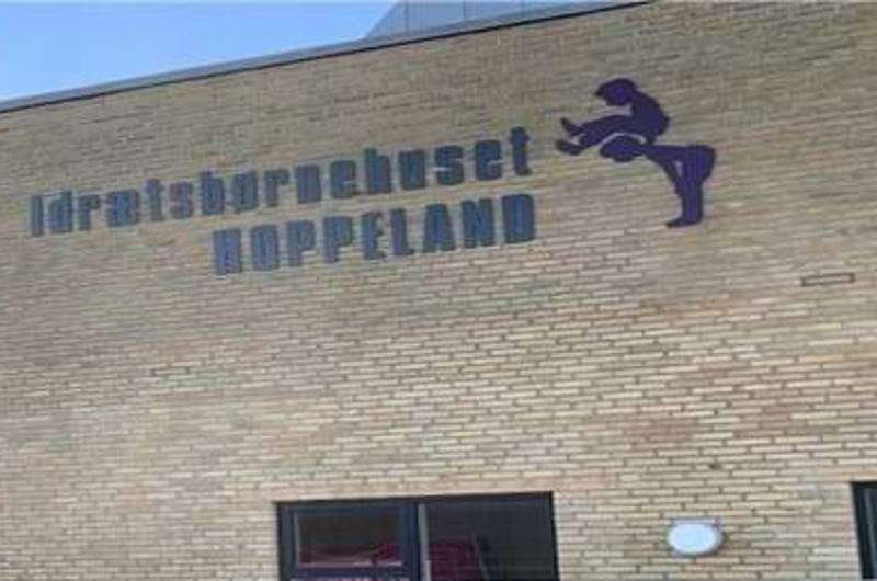 Skilt ved indgang til Idrætsbørnehuset Hoppeland